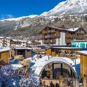 Nira Mountain Futura , Pradelle Italia